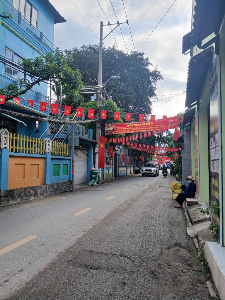 Bán đất mặt tiền đường số 6, Bình Trưng Tây, Quận 2( cũ) Đường 20M Khu đông đúc, cạnh trường học